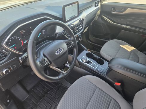 Used 2022 Ford Escape SE w/ SE Sport Appearance Package image 19