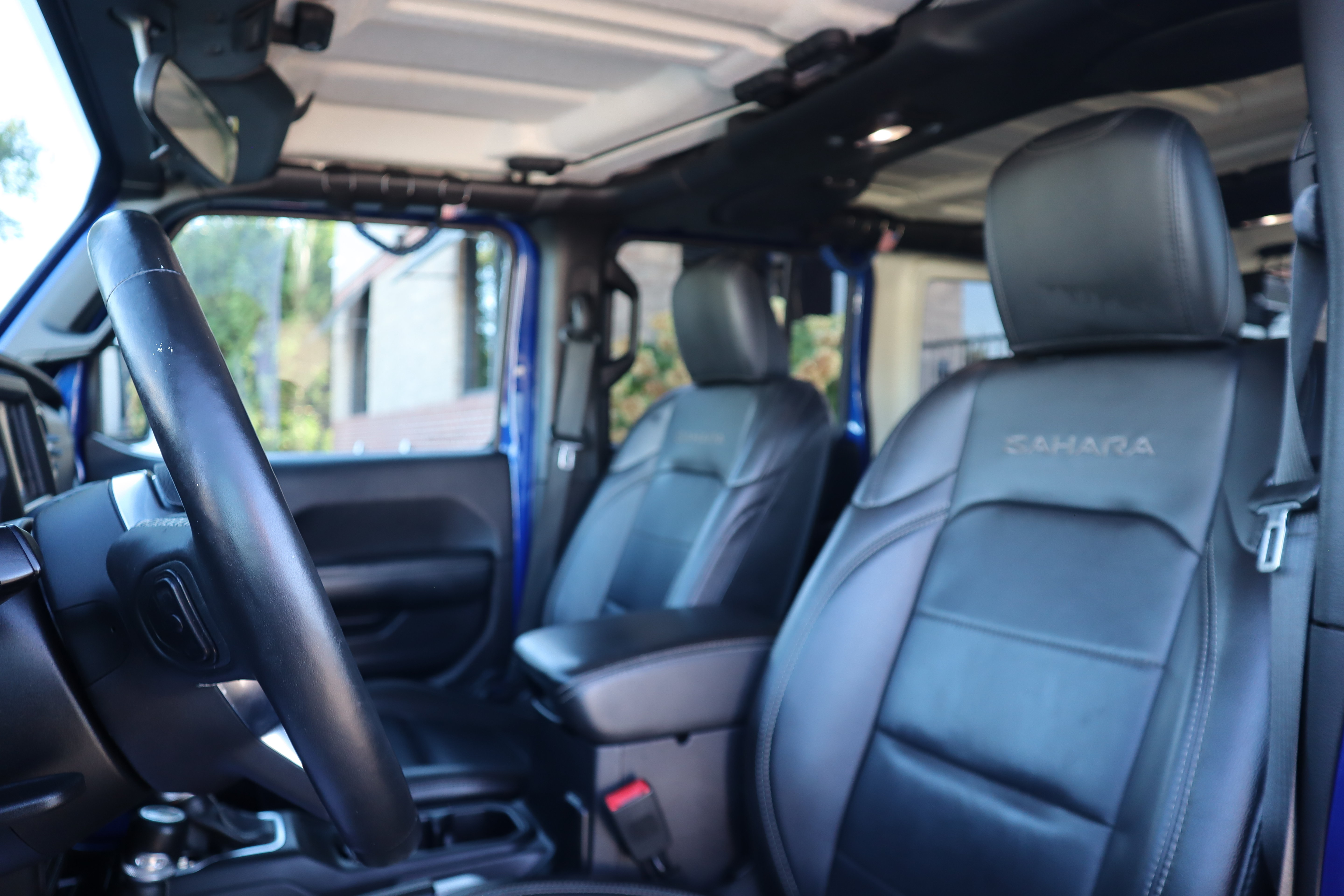 Used 2018 Jeep Wrangler Unlimited Sahara w/ Dual Top Group AWD/4WD image 23