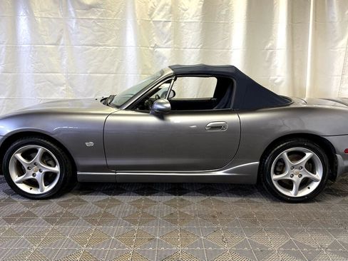 Used 2003 MAZDA MX-5 Miata image 3