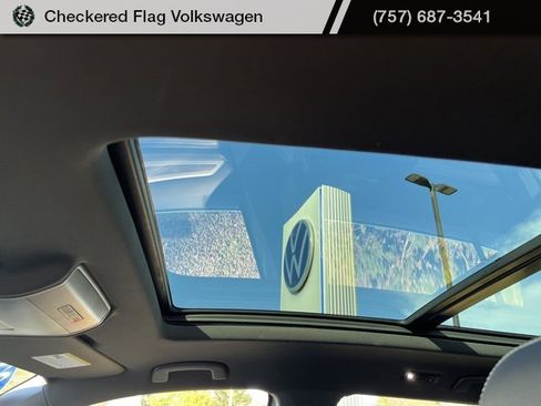 Used 2022 Volkswagen Atlas Cross Sport SE w/ Panoramic Sunroof Package image 20