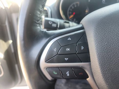 Used 2024 Jeep Grand Cherokee Limited image 10