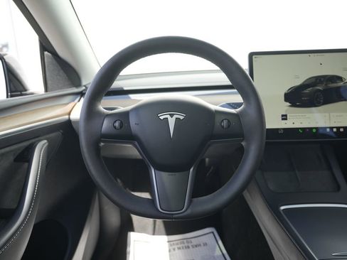 Used 2023 Tesla Model Y Long Range image 42