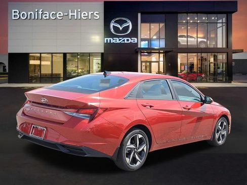 Used 2023 Hyundai Elantra SEL w/ Convenience Package FWD image 4
