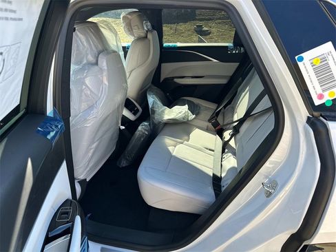 New 2025 Cadillac Lyriq Luxury image 9