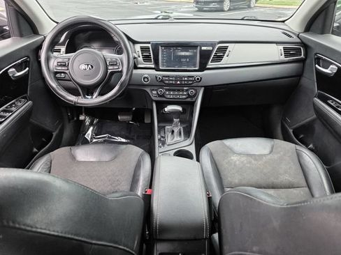 Used 2018 Kia Niro EX w/ Option Group 020 FWD image 8