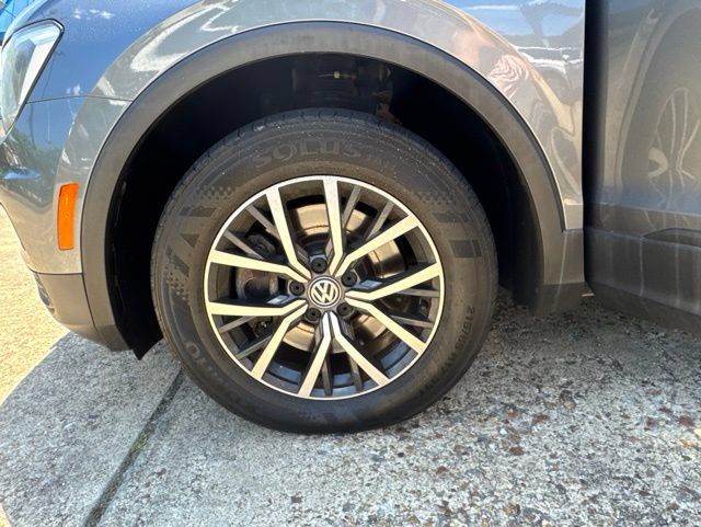 Used 2019 Volkswagen Tiguan SEL R-Line AWD/4WD image 30