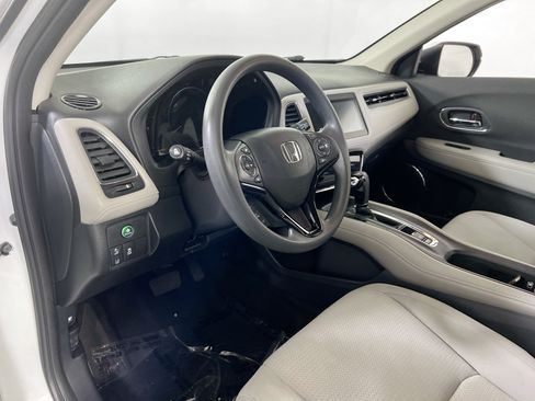 Used 2022 Honda HR-V EX image 9