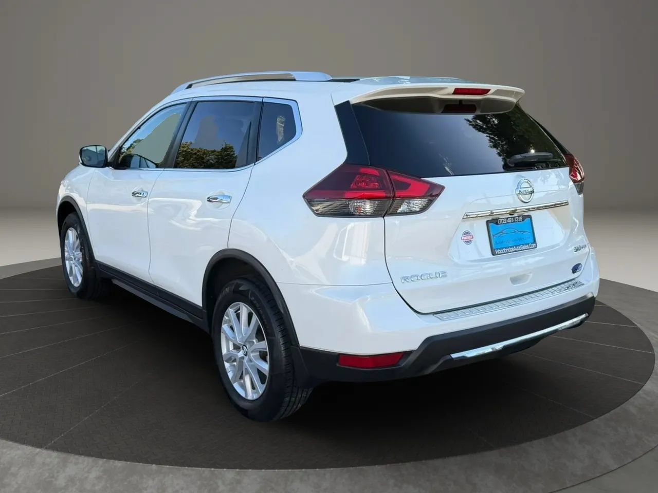 Used 2018 Nissan Rogue SV AWD/4WD image 8