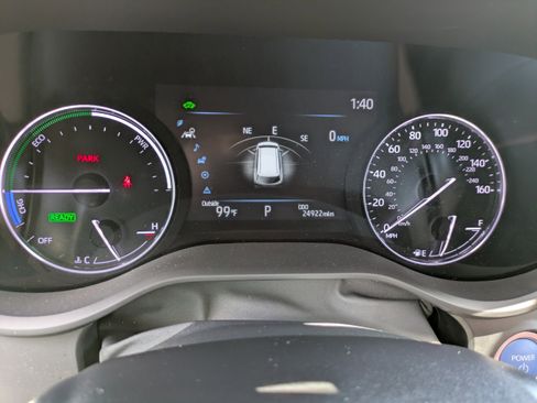 Used 2023 Toyota Sienna Limited image 32