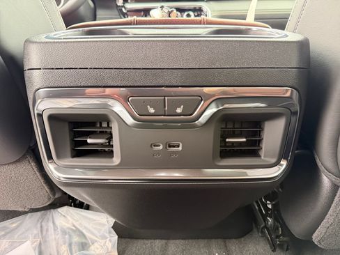 New 2026 GMC Sierra 1500 Denali Ultimate w/ LPO, Black Badging Package AWD/4WD image 32