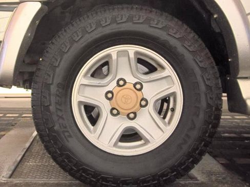 Used 2002 Toyota 4Runner SR5 RWD image 5