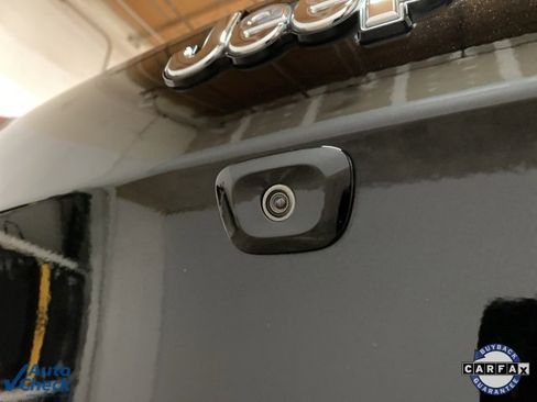 Used 2017 Jeep Cherokee Overland w/ Technology Group image 95