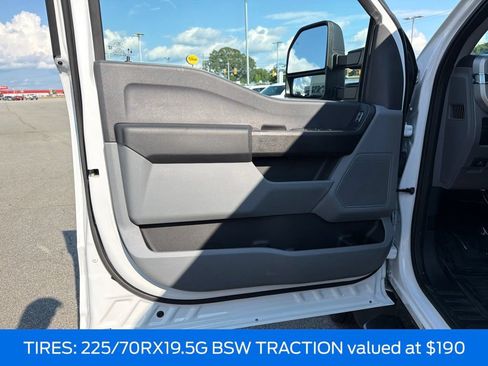 Used 2024 Ford F550 4x4 Crew Cab Super Duty image 13