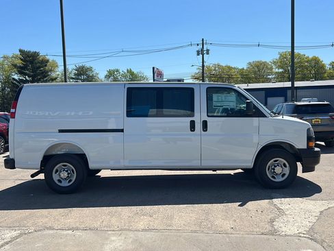New 2026 Chevrolet Express 3500 Extended RWD image 6