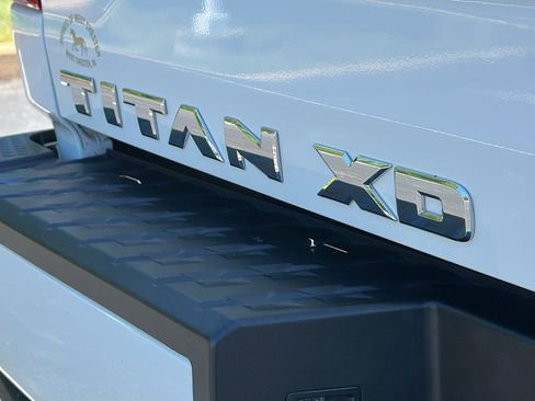 Used 2024 Nissan Titan SV w/ SV Convenience Package image 10