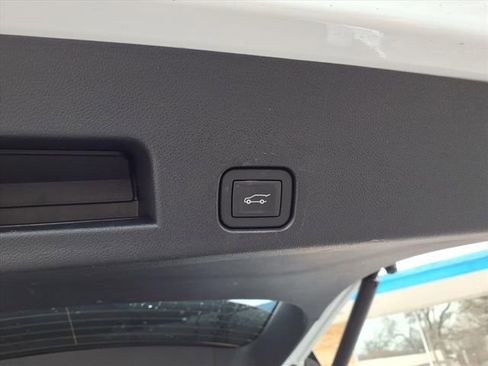 Used 2025 GMC Acadia Elevation image 31