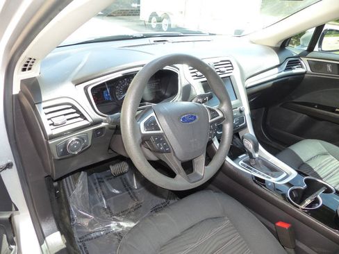 Used 2016 Ford Fusion SE FWD image 25