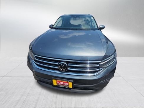 Used 2022 Volkswagen Tiguan SE w/ Panoramic Sunroof Package AWD/4WD image 2