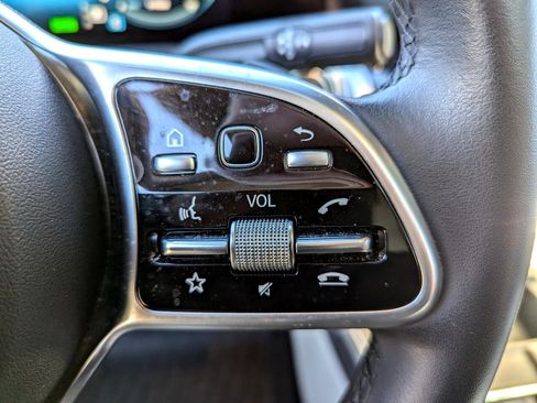 Used 2022 Mercedes-Benz EQB 300 4MATIC image 17