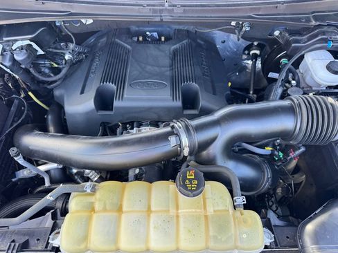 Used 2020 Ford Expedition XLT w/ Equipment Group 202A AWD/4WD image 15