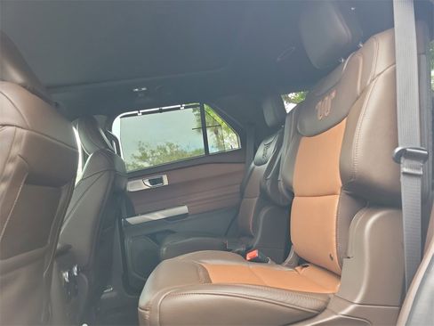 Used 2023 Ford Explorer King Ranch w/ Technology Package image 14