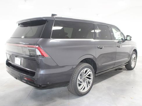 New 2025 Lincoln Navigator L Reserve image 8