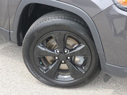 Used 2020 Jeep Cherokee Latitude Plus AWD/4WD image 11