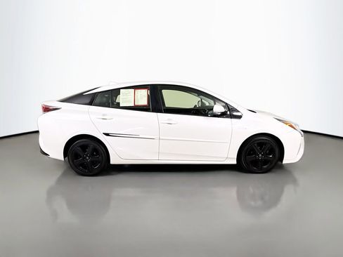 Certified 2016 Toyota Prius Three Touring image 9