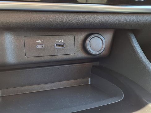 Used 2023 Nissan Rogue S image 8