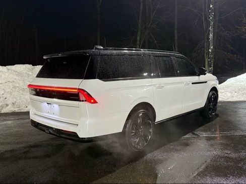 Used 2025 Lincoln Navigator L Black Label image 4