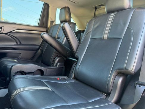 Used 2018 Toyota Highlander SE image 13