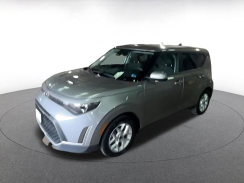 Used 2025 Kia Soul LX w/ LX Technology Package image 8