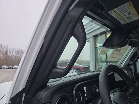 New 2026 Jeep Gladiator Mojave image 43