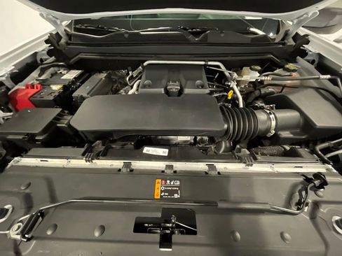 Used 2025 Chevrolet Colorado Trail Boss AWD/4WD image 38