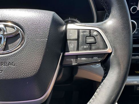 Used 2023 Toyota Highlander XLE FWD image 14