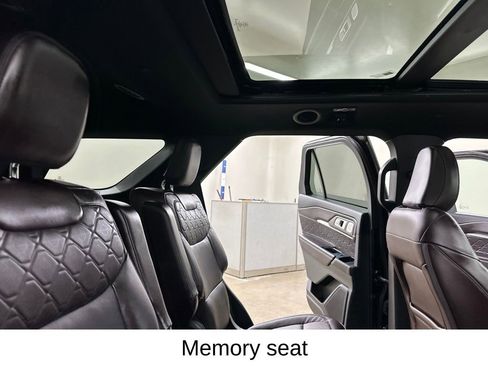 Used 2025 Ford Explorer Platinum w/ LUX Leather Package AWD/4WD image 25