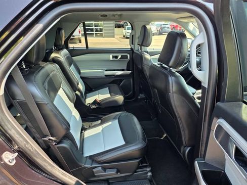 Used 2022 Ford Explorer XLT w/ Equipment Group 202A AWD/4WD image 12