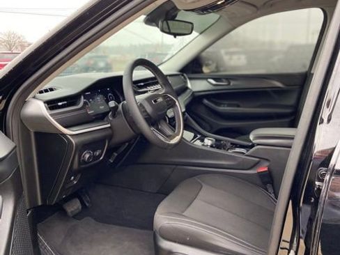 Used 2023 Jeep Grand Cherokee Laredo image 10