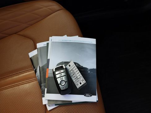 Certified 2022 Ford Expedition Platinum image 39