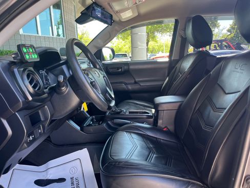 Used 2018 Toyota Tacoma SR w/ SR Convenience Package RWD image 12