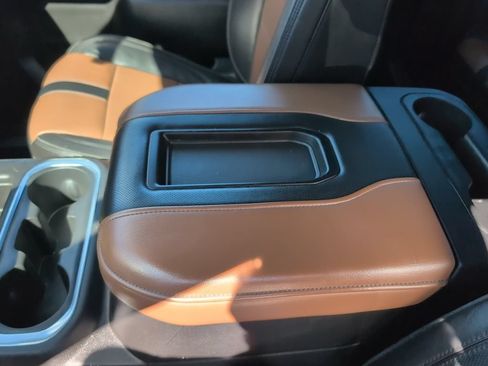 Used 2019 Chevrolet Silverado 1500 High Country w/ Technology Package AWD/4WD image 19