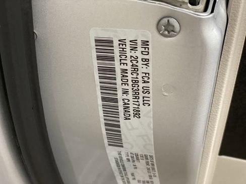 Used 2024 Chrysler Pacifica Touring-L image 29