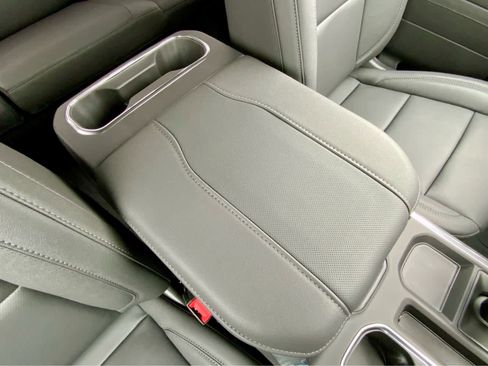 New 2026 GMC Sierra 1500 SLT w/ SLT Convenience Package image 33