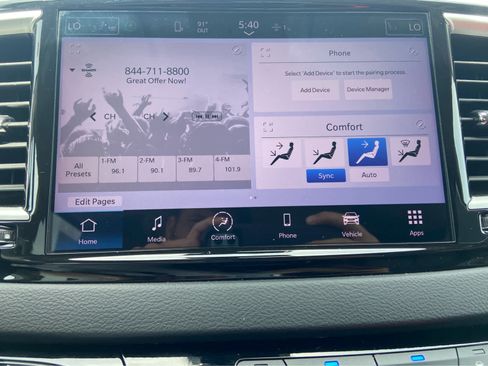 Used 2024 Chrysler Pacifica Touring-L FWD image 30