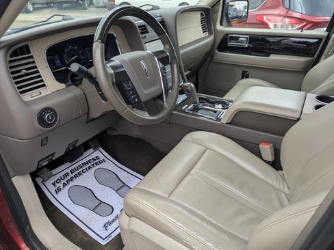 Used 2016 Lincoln Navigator Select image 13