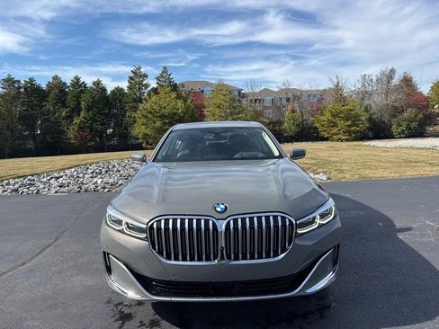 Used 2022 BMW 750i xDrive 750i xDrive w/ Luxury Rear Seating Package image 8