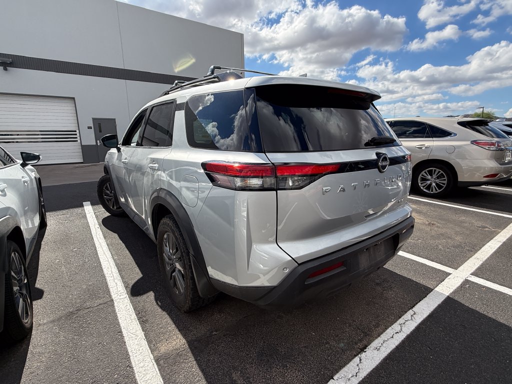 Used 2022 Nissan Pathfinder SV FWD image 2