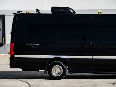 Used 2023 Mercedes-Benz Sprinter 3500 image 19