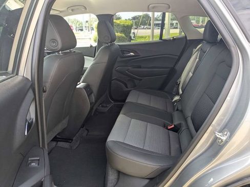 Used 2025 Chevrolet Trax LT FWD image 13