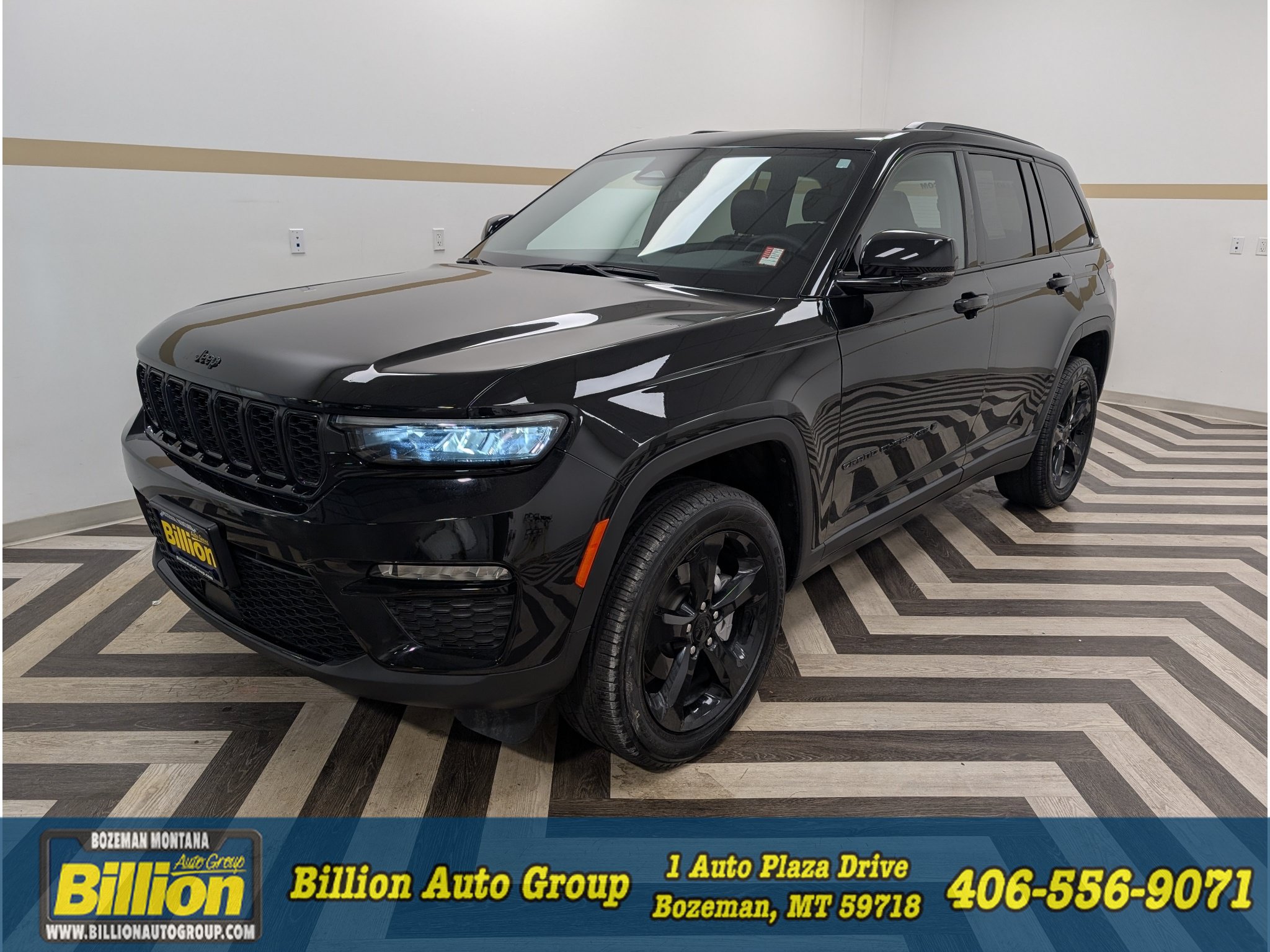 Used 2024 Jeep Grand Cherokee Limited w/ Black Appearance Package AWD/4WD image 1